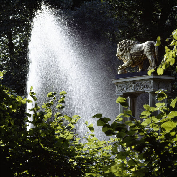 Löwenfontäne vor Schloss Glienicke
